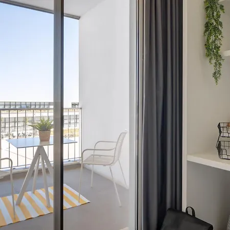 Milestone Carcavelos Nova Aparthotel *
